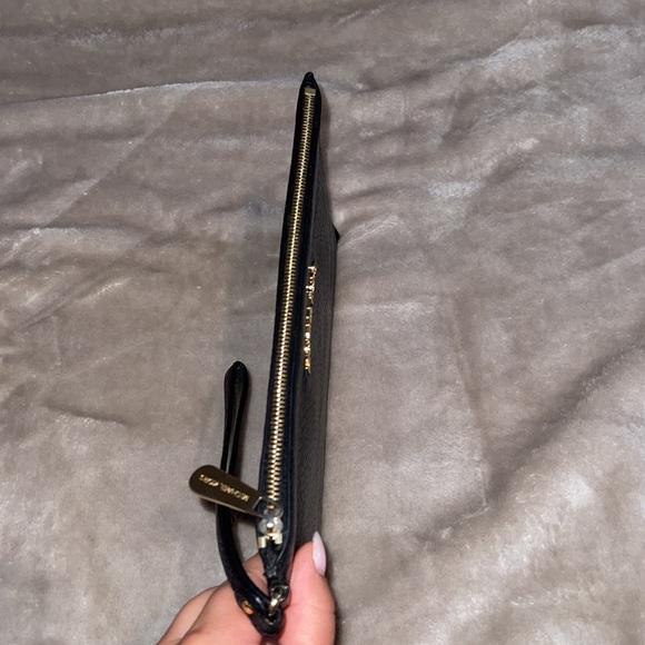 Michael Kors - Black leather clutch - Picture 2 of 4